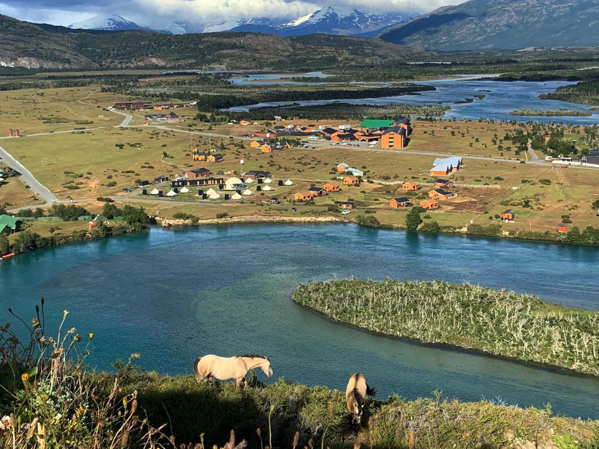 Chilenativo Riverside Camp Torres del Paine National Park Exteriör bild